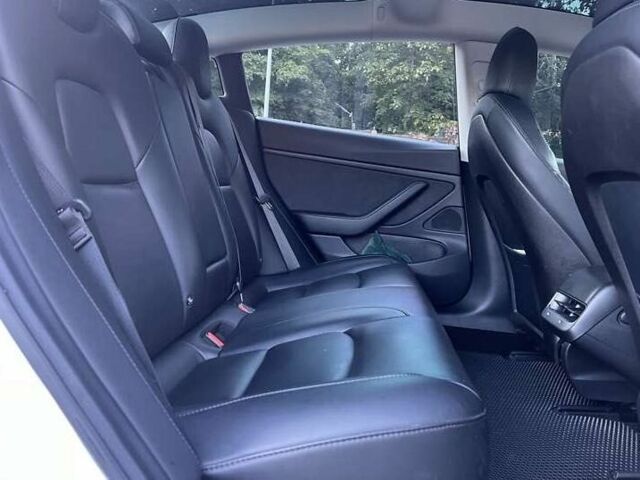 Білий Тесла Модель 3, об'ємом двигуна 0 л та пробігом 89 тис. км за 16000 $, фото 19 на Automoto.ua