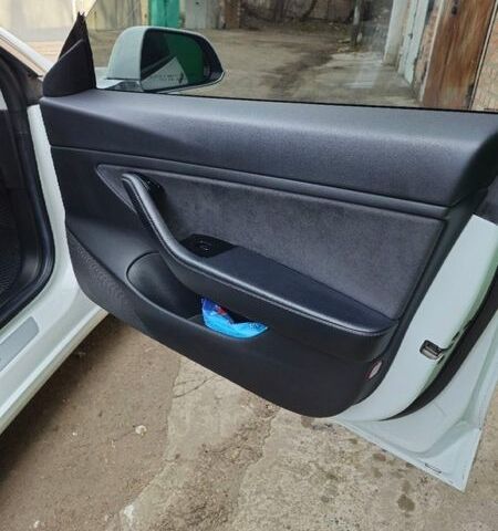 Білий Тесла Модель 3, об'ємом двигуна 0 л та пробігом 160 тис. км за 17000 $, фото 26 на Automoto.ua