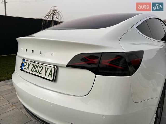 Белый Тесла Модель 3, объемом двигателя 0 л и пробегом 132 тыс. км за 20100 $, фото 34 на Automoto.ua