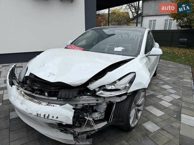 Білий Тесла Модель 3, об'ємом двигуна 0 л та пробігом 245 тис. км за 9999 $, фото 2 на Automoto.ua