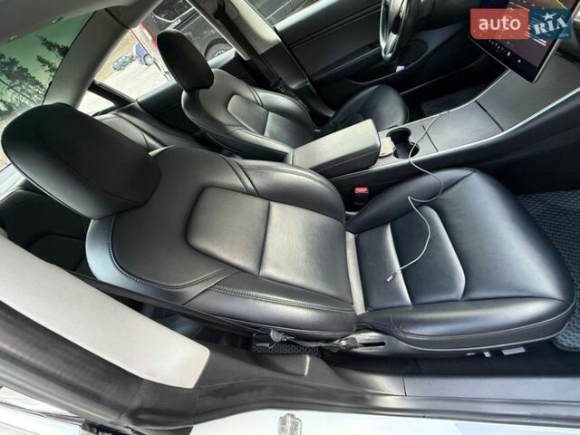 Белый Тесла Модель 3, объемом двигателя 0 л и пробегом 186 тыс. км за 13900 $, фото 38 на Automoto.ua