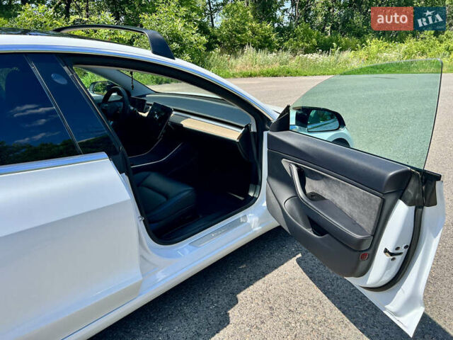 Тесла Модель 3 2018 у Александрие на Automoto.ua Білий Тесла Модель 3, об'ємом двигуна 0 л та пробігом 160 тис. км за 18600 $, фото 16 на Automoto.ua