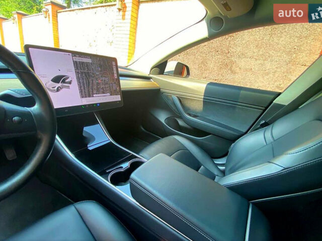 Білий Тесла Модель 3, об'ємом двигуна 0.08 л та пробігом 89 тис. км за 18700 $, фото 6 на Automoto.ua