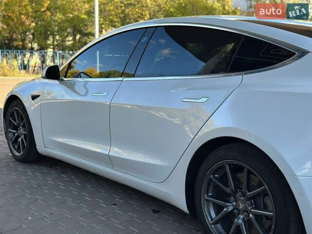 Белый Тесла Модель 3, объемом двигателя 0 л и пробегом 185 тыс. км за 15700 $, фото 9 на Automoto.ua