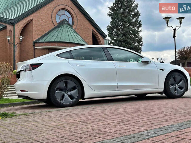 Белый Тесла Модель 3, объемом двигателя 0 л и пробегом 150 тыс. км за 25700 $, фото 1 на Automoto.ua