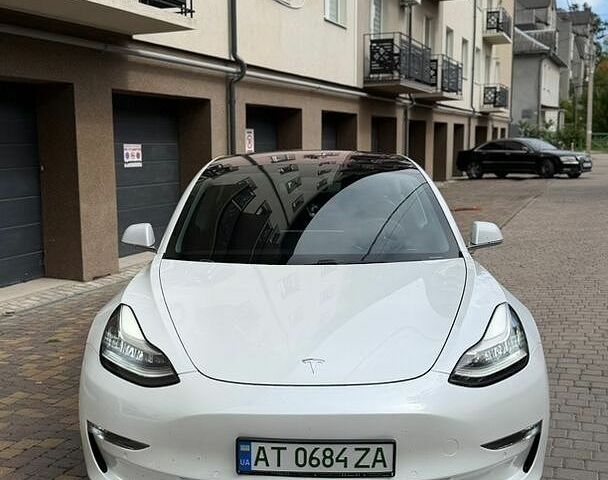 Белый Тесла Модель 3, объемом двигателя 0 л и пробегом 90 тыс. км за 15950 $, фото 18 на Automoto.ua