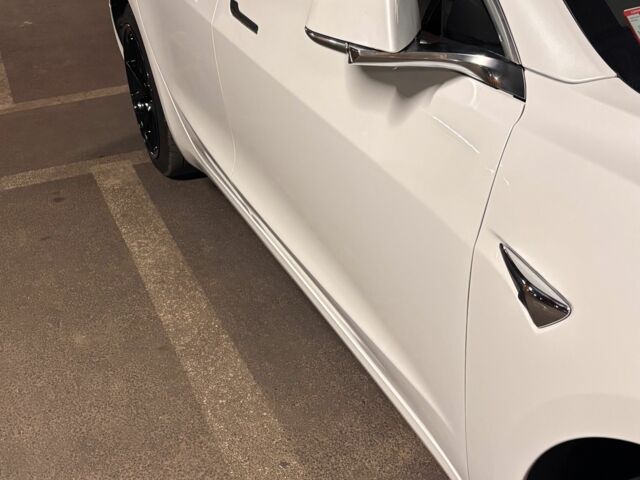 Білий Тесла Модель 3, об'ємом двигуна 0 л та пробігом 73 тис. км за 18000 $, фото 3 на Automoto.ua