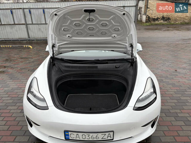 Білий Тесла Модель 3, об'ємом двигуна 0 л та пробігом 41 тис. км за 20000 $, фото 1 на Automoto.ua