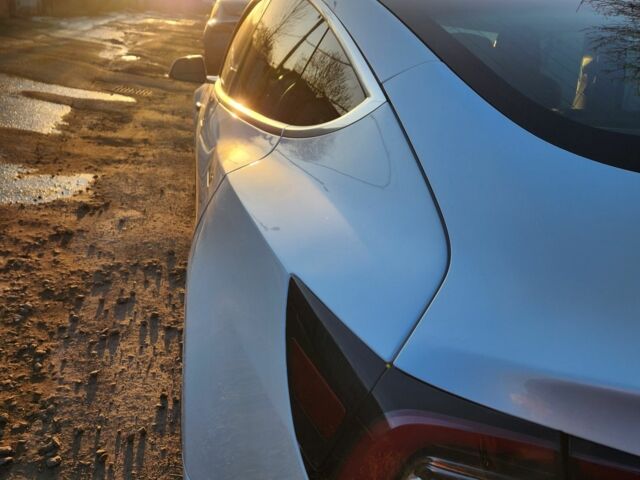 Белый Тесла Модель 3, объемом двигателя 0 л и пробегом 183 тыс. км за 15250 $, фото 2 на Automoto.ua