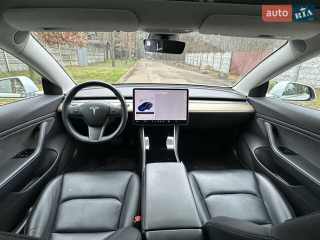 Белый Тесла Модель 3, объемом двигателя 0 л и пробегом 125 тыс. км за 15900 $, фото 10 на Automoto.ua