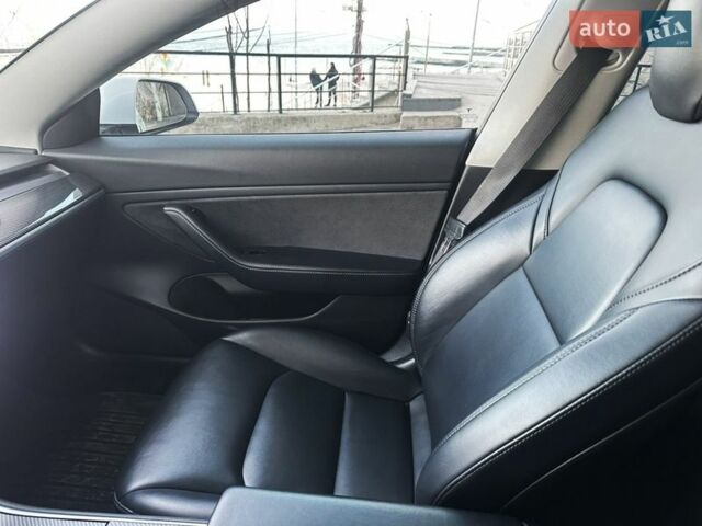 Білий Тесла Модель 3, об'ємом двигуна 0 л та пробігом 139 тис. км за 18600 $, фото 20 на Automoto.ua