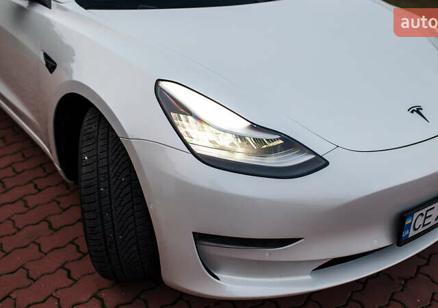 Белый Тесла Модель 3, объемом двигателя 0 л и пробегом 63 тыс. км за 15999 $, фото 59 на Automoto.ua