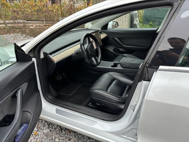 Белый Тесла Модель 3, объемом двигателя 0 л и пробегом 140 тыс. км за 14000 $, фото 4 на Automoto.ua