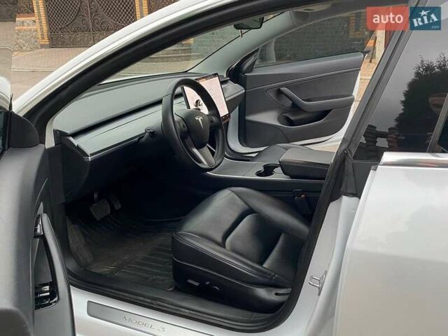 Білий Тесла Модель 3, об'ємом двигуна 0 л та пробігом 130 тис. км за 17200 $, фото 25 на Automoto.ua