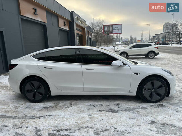Белый Тесла Модель 3, объемом двигателя 0 л и пробегом 45 тыс. км за 15700 $, фото 3 на Automoto.ua