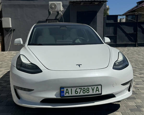 Білий Тесла Модель 3, об'ємом двигуна 0 л та пробігом 67 тис. км за 14800 $, фото 1 на Automoto.ua