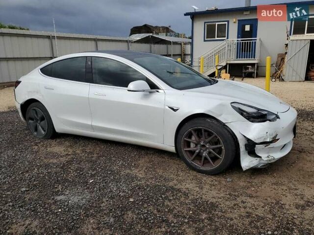 Белый Тесла Модель 3, объемом двигателя 0 л и пробегом 32 тыс. км за 3000 $, фото 3 на Automoto.ua