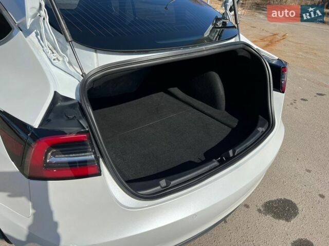 Білий Тесла Модель 3, об'ємом двигуна 0 л та пробігом 175 тис. км за 14700 $, фото 10 на Automoto.ua