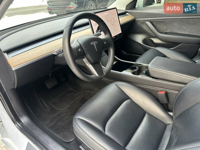 Белый Тесла Модель 3, объемом двигателя 0 л и пробегом 45 тыс. км за 15700 $, фото 11 на Automoto.ua