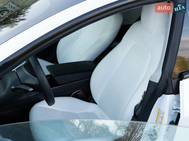 Тесла Модель 3 2019 в Львове на Automoto.ua Белый Тесла Модель 3, объемом двигателя 0 л и пробегом 80 тыс. км за 19900 $, фото 8 на Automoto.ua