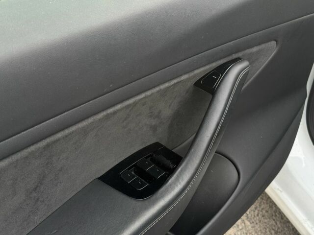 Белый Тесла Модель 3, объемом двигателя 0 л и пробегом 166 тыс. км за 14400 $, фото 10 на Automoto.ua