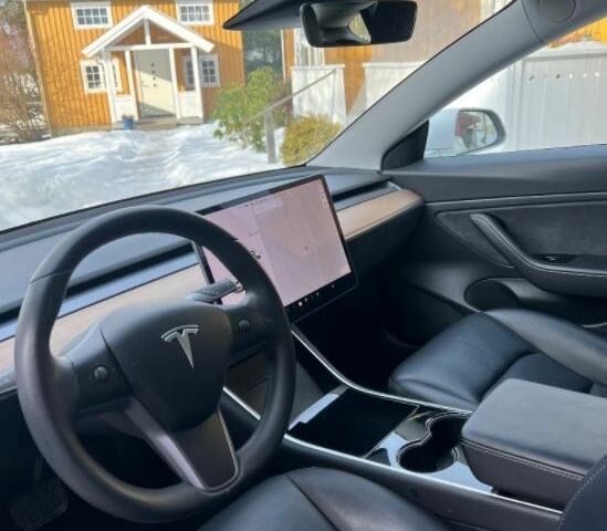 Білий Тесла Модель 3, об'ємом двигуна 0 л та пробігом 125 тис. км за 13200 $, фото 1 на Automoto.ua