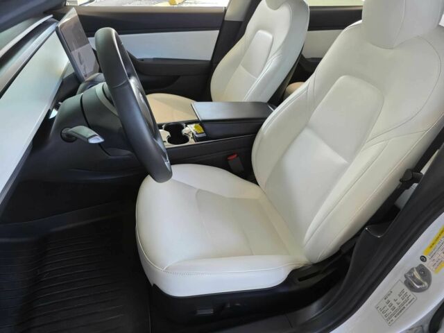 Белый Тесла Модель 3, объемом двигателя 0 л и пробегом 32 тыс. км за 9000 $, фото 8 на Automoto.ua