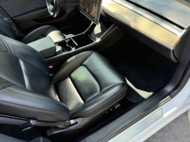 Білий Тесла Модель 3, об'ємом двигуна 0 л та пробігом 37 тис. км за 7800 $, фото 5 на Automoto.ua