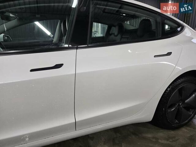 Белый Тесла Модель 3, объемом двигателя 0 л и пробегом 70 тыс. км за 17400 $, фото 6 на Automoto.ua