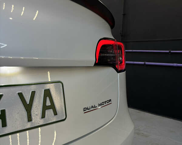 Белый Тесла Модель 3, объемом двигателя 0 л и пробегом 121 тыс. км за 19400 $, фото 16 на Automoto.ua