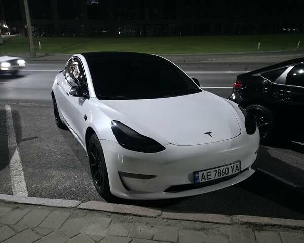Белый Тесла Модель 3, объемом двигателя 0 л и пробегом 142 тыс. км за 17500 $, фото 57 на Automoto.ua