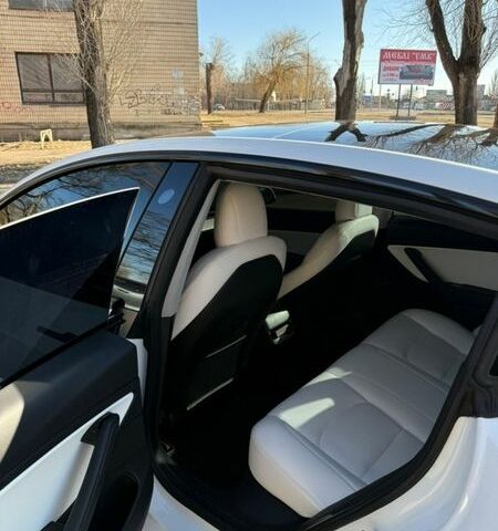 Білий Тесла Модель 3, об'ємом двигуна 0 л та пробігом 138 тис. км за 20500 $, фото 7 на Automoto.ua