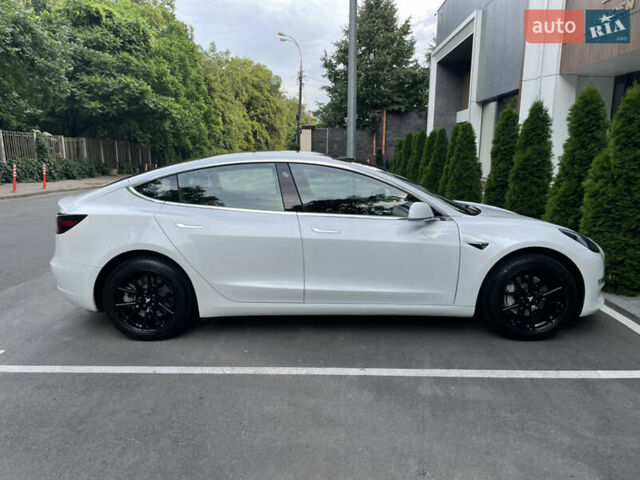 Белый Тесла Модель 3, объемом двигателя 0 л и пробегом 54 тыс. км за 16900 $, фото 6 на Automoto.ua