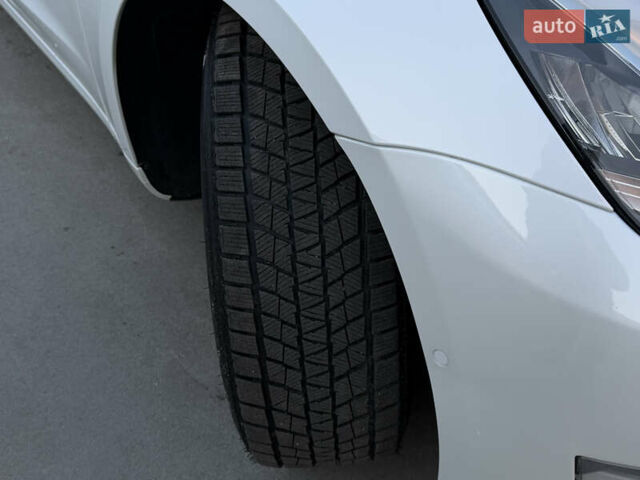 Білий Тесла Модель 3, об'ємом двигуна 0 л та пробігом 74 тис. км за 16500 $, фото 58 на Automoto.ua