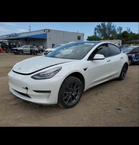 Білий Тесла Модель 3, об'ємом двигуна 0 л та пробігом 198 тис. км за 11500 $, фото 1 на Automoto.ua