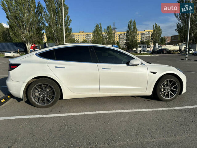Белый Тесла Модель 3, объемом двигателя 0 л и пробегом 133 тыс. км за 16899 $, фото 4 на Automoto.ua