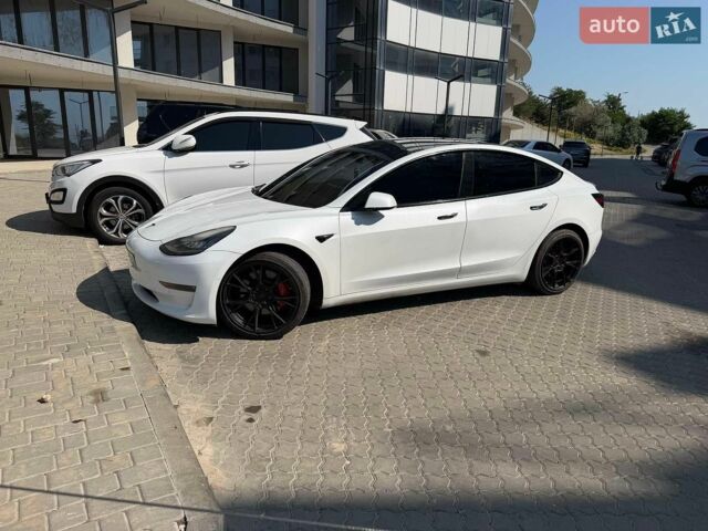 Білий Тесла Модель 3, об'ємом двигуна 0 л та пробігом 112 тис. км за 17500 $, фото 2 на Automoto.ua