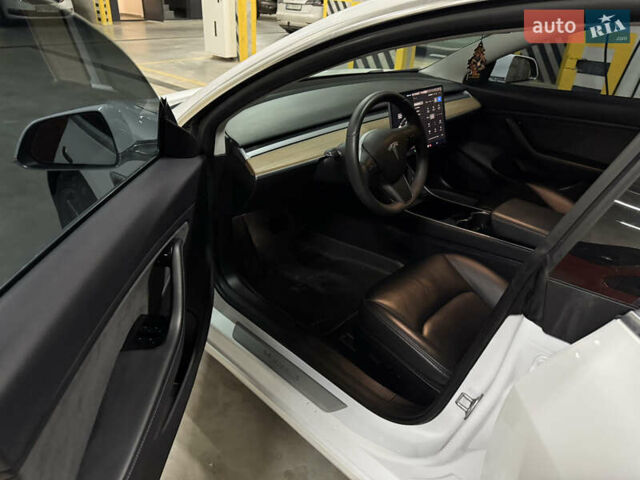 Білий Тесла Модель 3, об'ємом двигуна 0 л та пробігом 145 тис. км за 16900 $, фото 10 на Automoto.ua