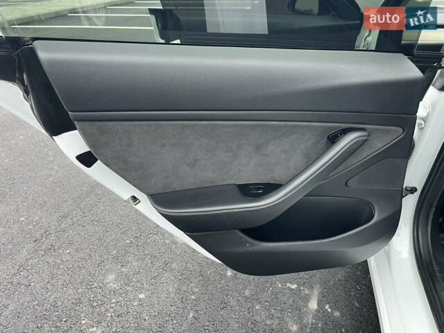 Белый Тесла Модель 3, объемом двигателя 0 л и пробегом 73 тыс. км за 17000 $, фото 34 на Automoto.ua