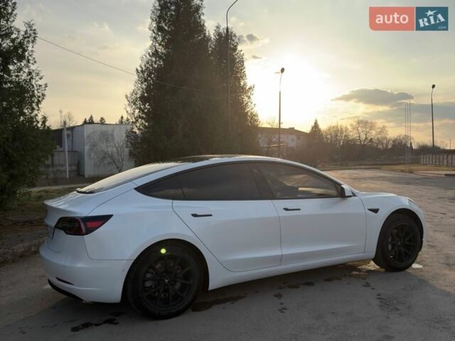 Білий Тесла Модель 3, об'ємом двигуна 0 л та пробігом 83 тис. км за 15599 $, фото 4 на Automoto.ua