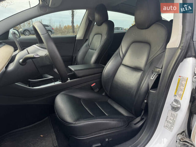 Белый Тесла Модель 3, объемом двигателя 0 л и пробегом 166 тыс. км за 14500 $, фото 19 на Automoto.ua