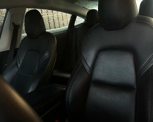 Білий Тесла Модель 3, об'ємом двигуна 0 л та пробігом 95 тис. км за 14999 $, фото 6 на Automoto.ua