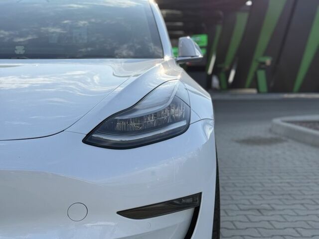 Білий Тесла Модель 3, об'ємом двигуна 0 л та пробігом 115 тис. км за 22800 $, фото 2 на Automoto.ua