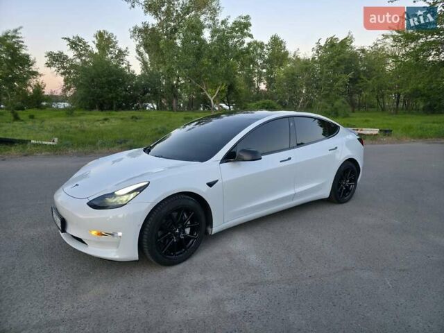 Белый Тесла Модель 3, объемом двигателя 0 л и пробегом 142 тыс. км за 17500 $, фото 2 на Automoto.ua