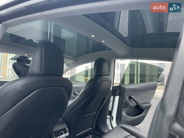 Белый Тесла Модель 3, объемом двигателя 0 л и пробегом 73 тыс. км за 17000 $, фото 33 на Automoto.ua