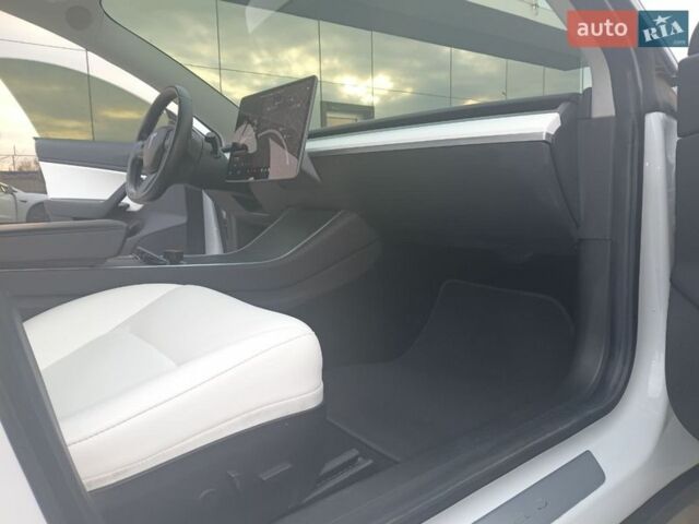 Белый Тесла Модель 3, объемом двигателя 0 л и пробегом 92 тыс. км за 16900 $, фото 19 на Automoto.ua