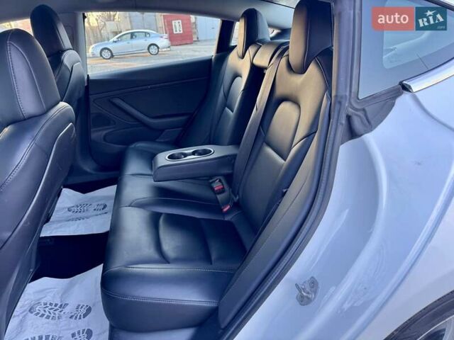 Белый Тесла Модель 3, объемом двигателя 0 л и пробегом 211 тыс. км за 14490 $, фото 17 на Automoto.ua