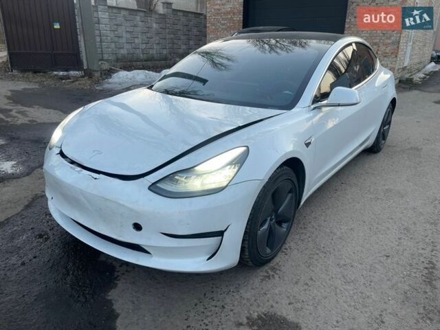 Белый Тесла Модель 3, объемом двигателя 0 л и пробегом 160 тыс. км за 11500 $, фото 1 на Automoto.ua