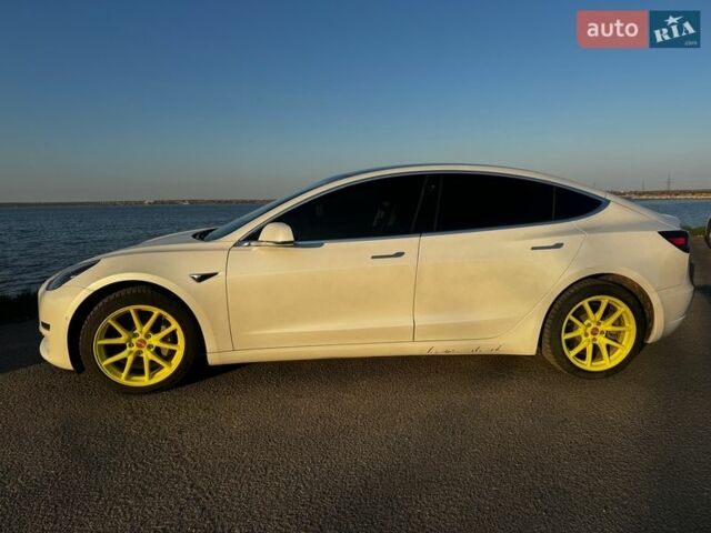 Белый Тесла Модель 3, объемом двигателя 0 л и пробегом 108 тыс. км за 15000 $, фото 3 на Automoto.ua