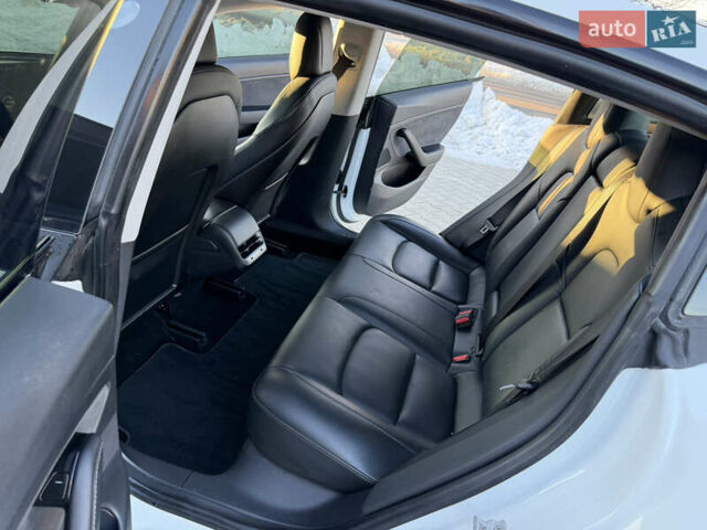 Білий Тесла Модель 3, об'ємом двигуна 0 л та пробігом 74 тис. км за 16500 $, фото 3 на Automoto.ua